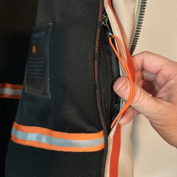 Weatherproof jacket - Picture 12 of 14